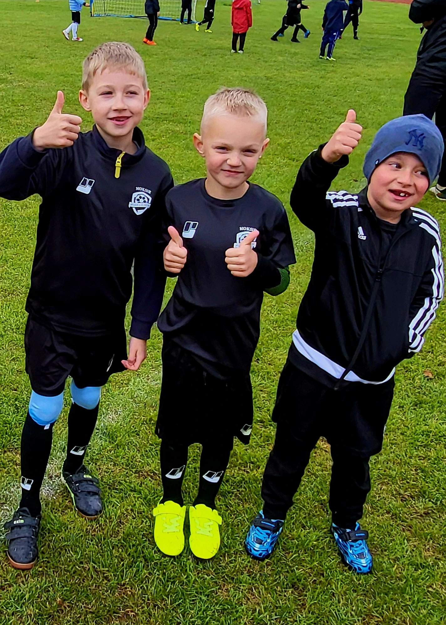 Zawodnicy klubu sportowego MOKSiR Piast Czchów – lokalny klub piłkarski promujący sport wśród dzieci, młodzieży i dorosłych