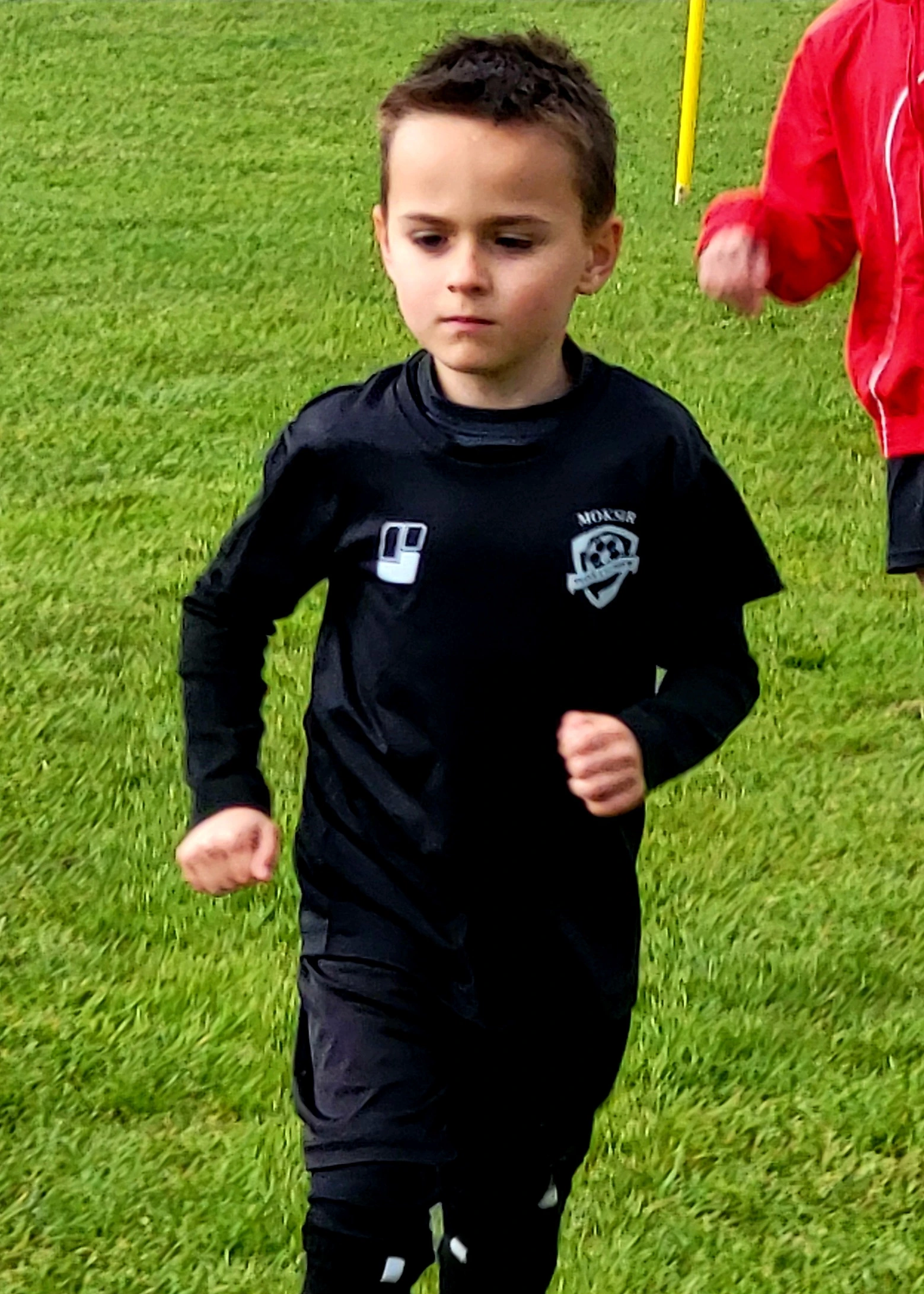 zawodnicy klubu sportowego MOKSiR Piast Czchów – lokalny klub piłkarski promujący sport wśród dzieci, młodzieży i dorosłych